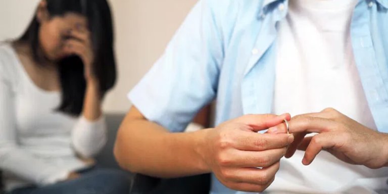 husband removes ring to show he wants a divorce